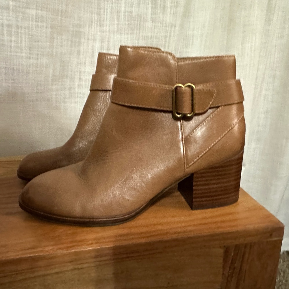 Aerosoles Maggie Tan leather Bootie size 7